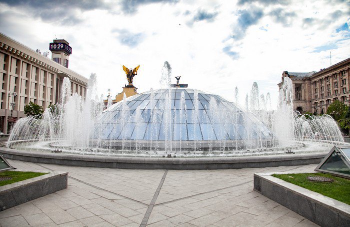 В фокусе Киева запустили фонтаны