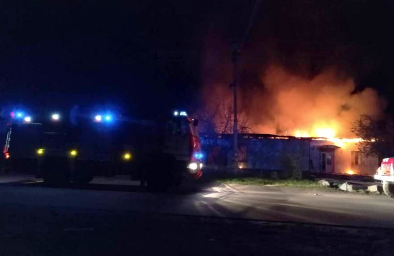 Вісті з Полтави - У Лохвицькому районі рятувальники 5 годин тушили пожежу в магазині
