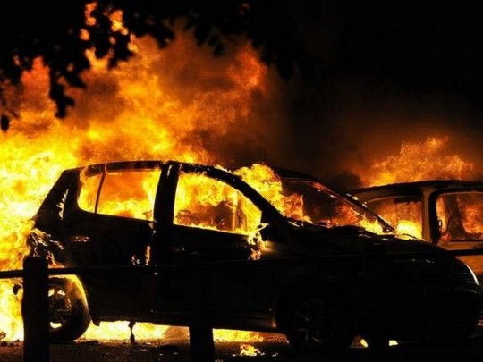 Под Одессой в пасхальную ночь пламенели три автомобиля: подозревают поджог