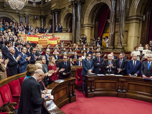 Взятые экс-лидеры Каталонии миновали в испанский парламент
