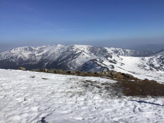 Завеянные снегом: на Пасху в Карпатах избавили потерявшихся туристов