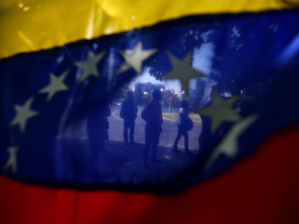 Минфин США ослабит санкции против порядка Мадуро в случае поддержки оппозиции