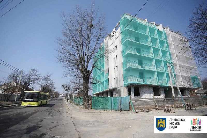 Во Львове впервинку демонтировали незаконную многоэтажку