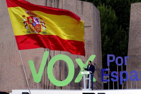 В парламент Испании впервинку со времен диктатора Франко влетели крайне правые