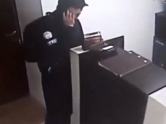 Выманил у ребятенка телефон: в сети показали видео с беспардонным грабителем, промышляющим в Киеве