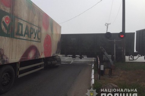 На трассе "Одесса-Измаил" грузовик врезался в поезд