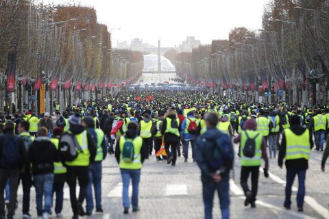 Парижская полиция проложила более 9 тыс. "профилактических обысков" перед первомайскими демонстрациями