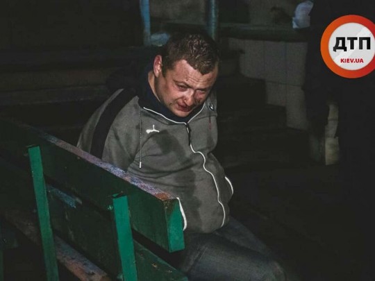 В Киеве косой водитель таксомотор обделал кровавую поножовщину: детали и фото с места ЧП