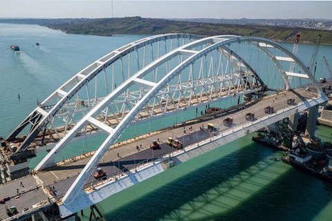 Российские власти Крыма ограничили скорость движения поездов по Керченскому мосту