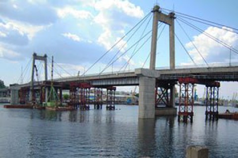 Вантовый мост сквозь гавань Днепра в Киеве готовят к сносу для сооружения Подольского перехода