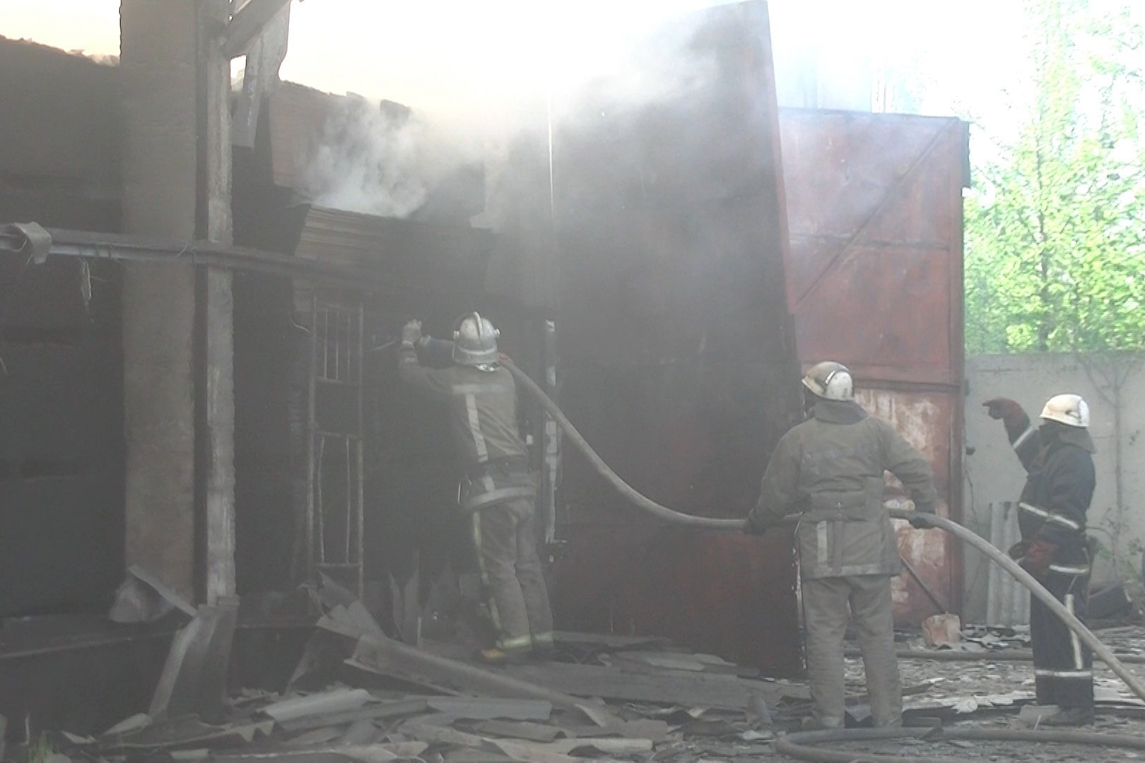 В Индустриальном районе Харькова пламенели склады