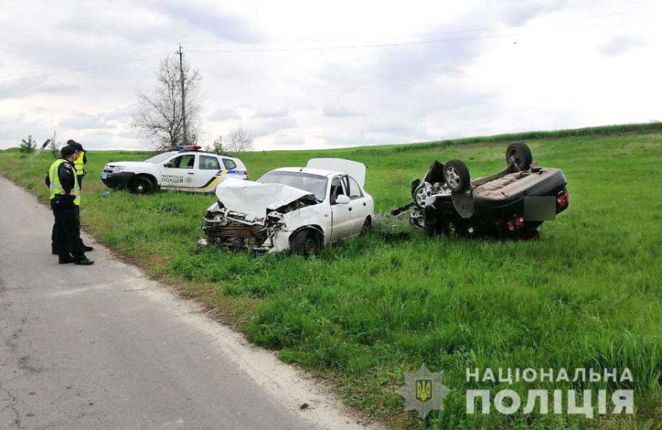 Вісті з Полтави - У Кременчуцькому районні зіткнулися два легковики: обидва водії потрапили до лікарні