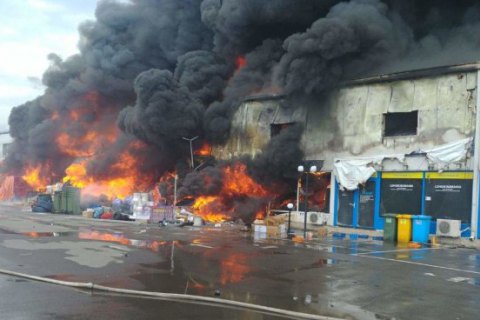 Под Бухарестом горит крупный торговый центр