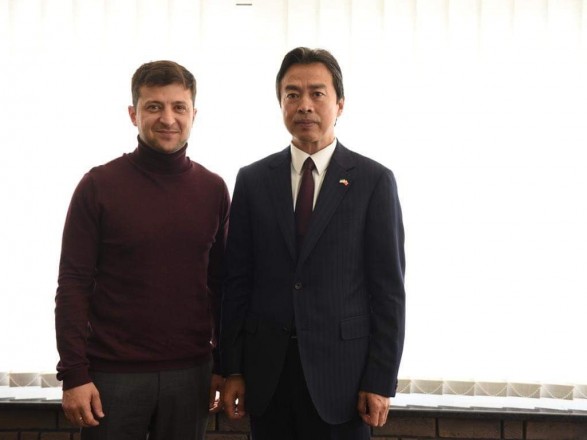 Зеленский повстречался с послом Китая в Украине