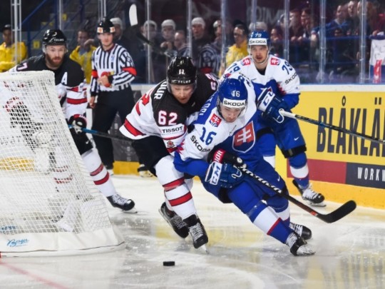 Канада на остатней секунде забыла победную шайбу хозяевам ЧМ по хоккею: видеообзоры матчей