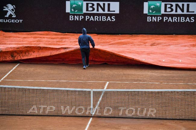 Теннисные матчи в Риме не могут начаться из-за дождя