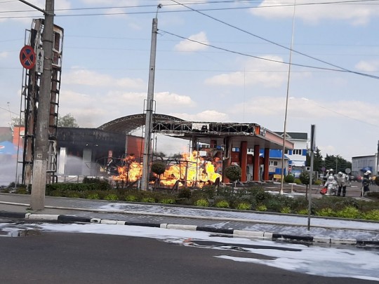 Масштабный пожар на заправке в Житомире: появились настоящие о пострадавших