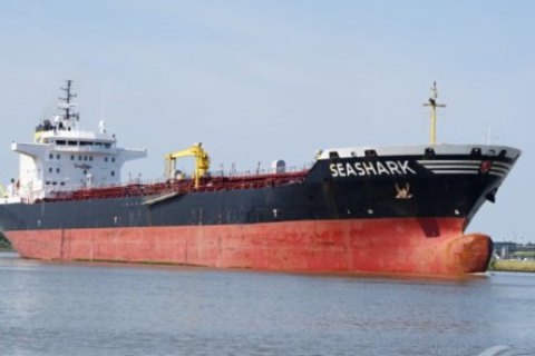Египет удерживает нефтяной танкер с 17 украинскими моряками на борту