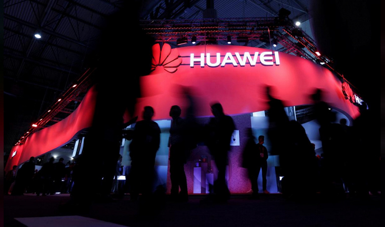 Huawei ещё полгода назад азбука запасать определённые компоненты для смартфонов