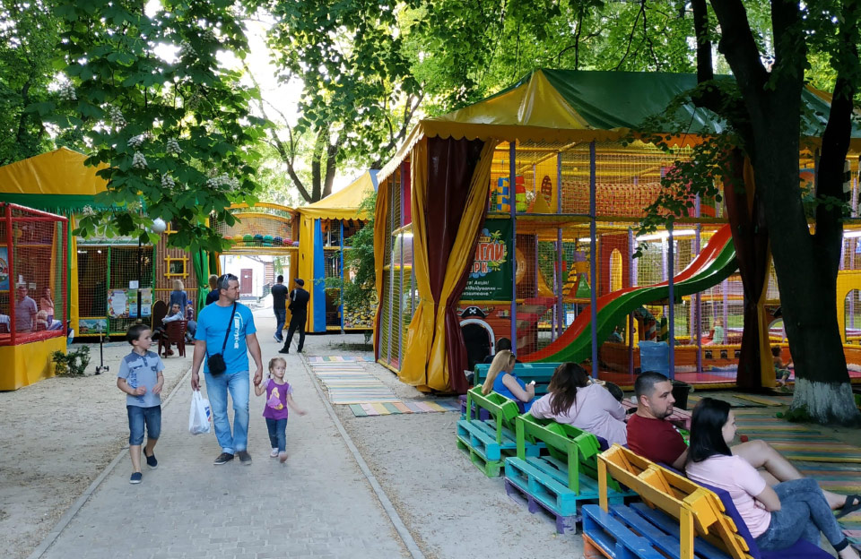 Вісті з Полтави - Комісія наклала мораторій на розміщення нових дитячих атракціонів в центрі Полтави