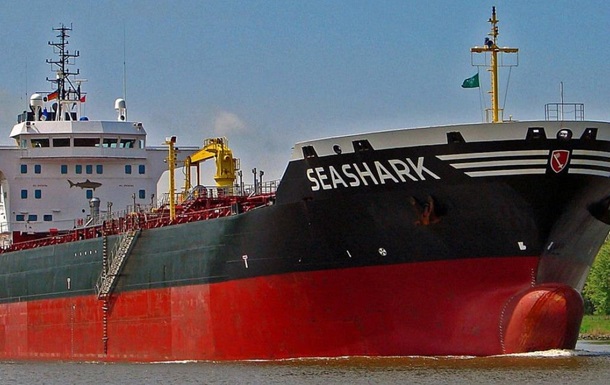 В Украину возвращаются еще девять моряков с задержанного в Египте танкера