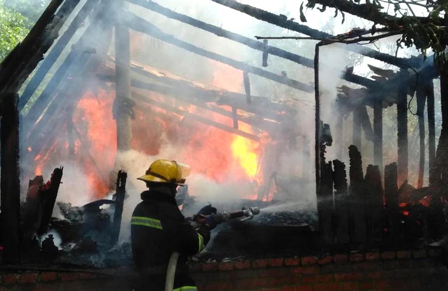 Вісті з Полтави - У Лубнах рятувальники 3,5 години тушили пожежу у двоповерховому будинку