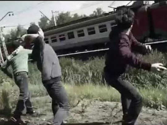 Поезд "Львов — Киев" влетел под "обстрел": хулиганов ищут