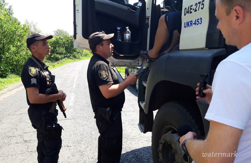 Вісті з Полтави - Поліція оштрафувала водіїв турецької компанії Onur за відсутність документів на вантаж з піском