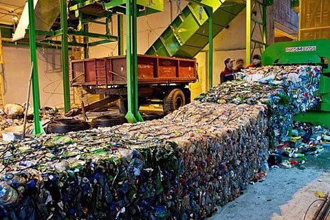 ​Филиппины после дипломатического конфликта выслали более тысячи тонн мусора возвратно в Канаду