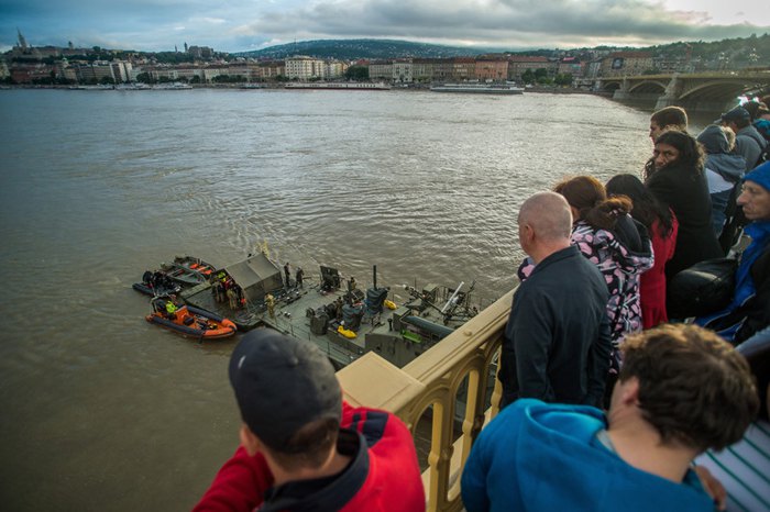 Полиция Венгрии взяла украинца - капитана теплохода, свалившего катер на Дунае(освежено)