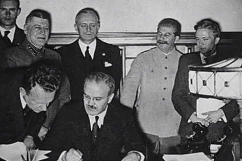 Советские оригиналы пакта Молотова-Риббентропа выложили в интернет