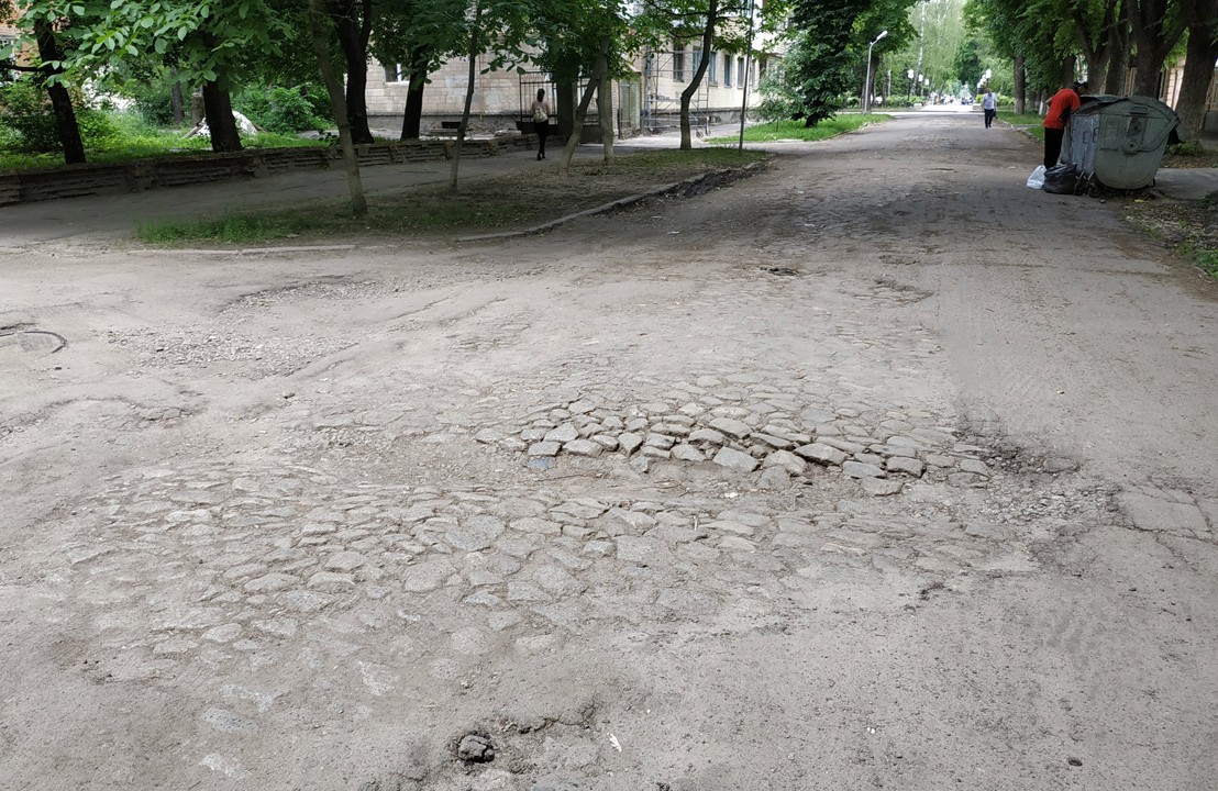 Вісті з Полтави - Розбиті тротуари на вулиці Пушкіна планують застелити плиткою за 10 млн грн