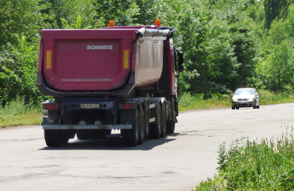 Вісті з Полтави - У Полтаві заборонили рух вантажівок вагою більше 24 тонн при температурі повітря вище +28°C