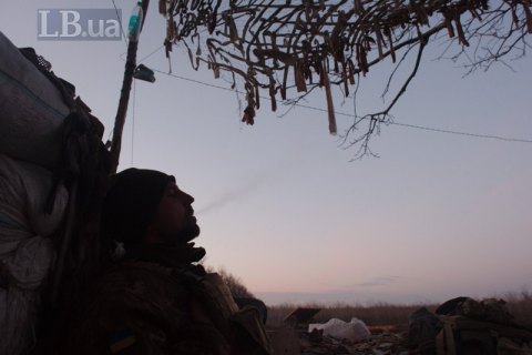 За сутки на Донбассе двое военных погибли, восемь получили ранения и травмы