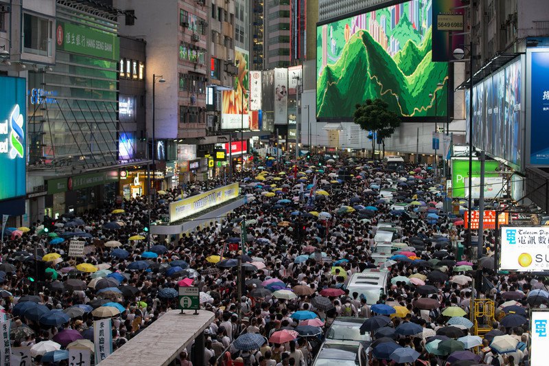​В Гонконге близ миллиона людей митинговали против возможности экстрадиции в Китай