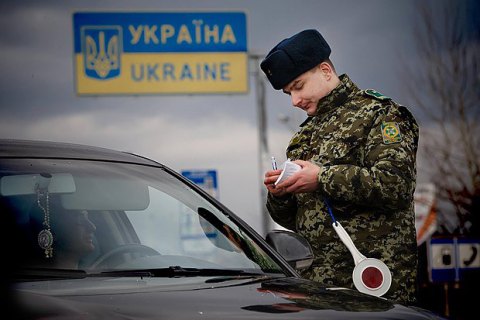 На КПВВ "Каланчак" застопорили боевика "Самообороны Крыма"