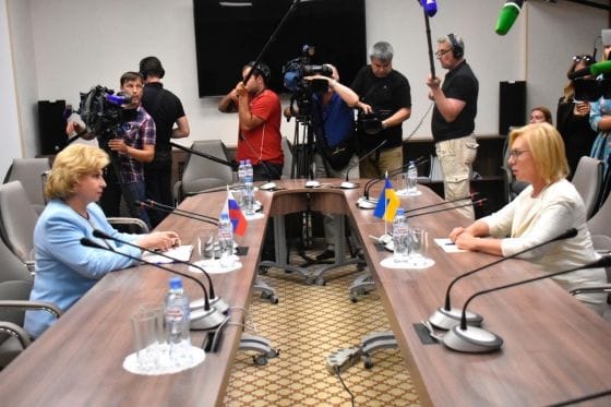 Денисова в Москве встретилась с Москальковой: болтали об освобождении заключенных