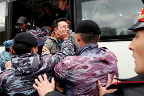 В Казахстане на митингах, связанных с выборами, застопорили 9 журналистов