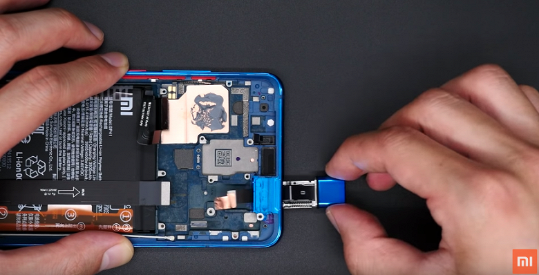 Видео дня: Официальная разборка Xiaomi Mi 9T и труд выдвижной камеры изнутри