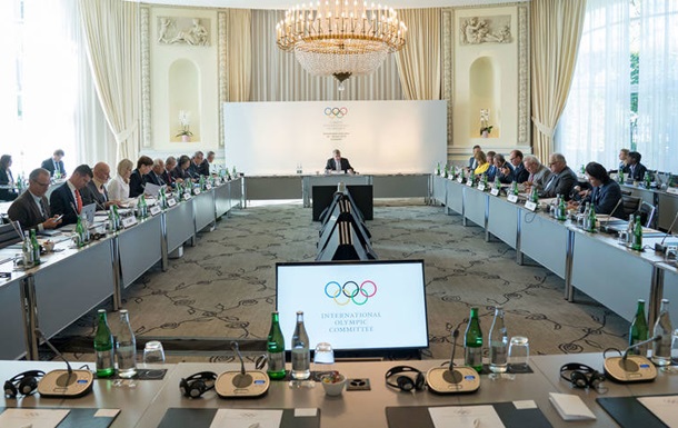МОК лишил чемпионаты мира по боксу в России статуса лицензионных на Олимпиаду