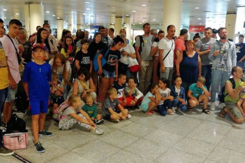 150 пассажиров SkyUp другой день не могут улететь из Барселоны в Харьков