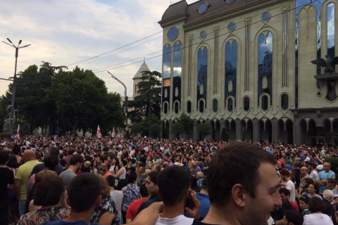 В Тбилиси началась акция с требованием отставки главы МВД