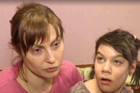 Харьковский суд приговорил няню к 3 годам тюрьмы за глум над девочкой с ДЦП