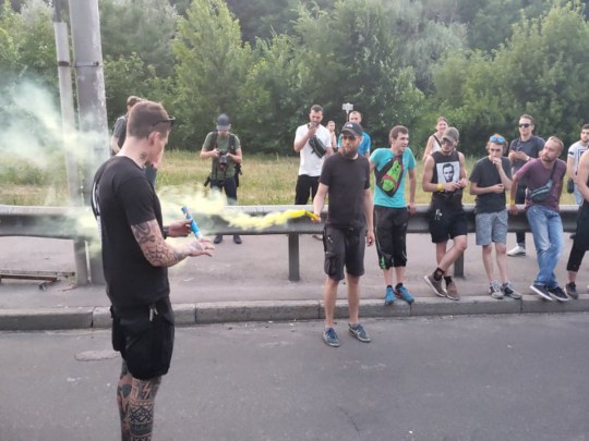 В Киеве активисты заблокировали целую улицу: что происходит