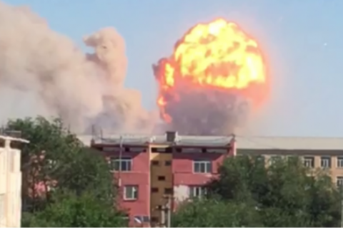 В Казахстане закончили очищать улицы от снарядов после пожара в военной части