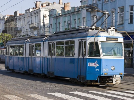 В Виннице обстреляли трамвай: один-одинехонек пассажир ранен