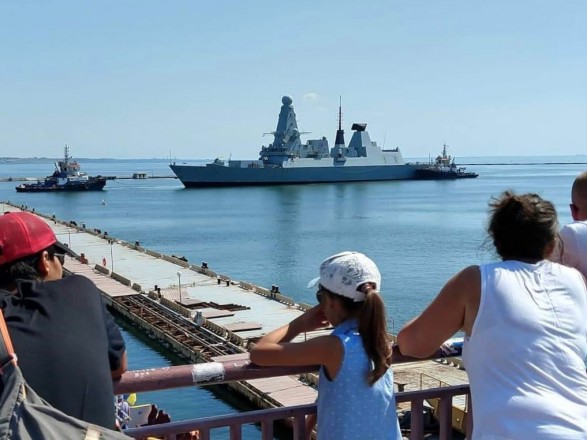 Sea Breeze-2019: в порт Одессы забежал британский эсминец