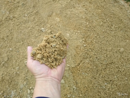 На Львовщине семилетний мальчишка погиб в горе песка