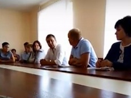 «Я тебя посажу»: в Черниговской области нардеп обделал потасовку с председателем сельсовета(видео)