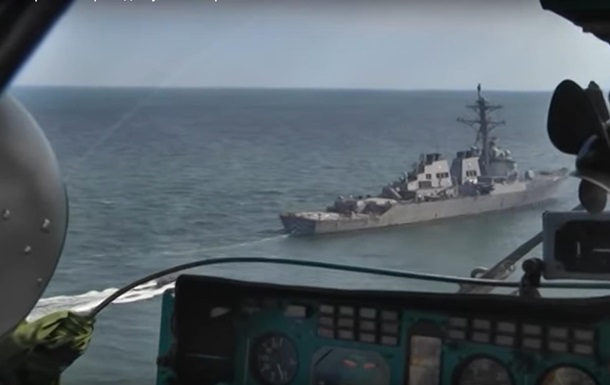 Военные РФ показали, как следят за эсминцем США